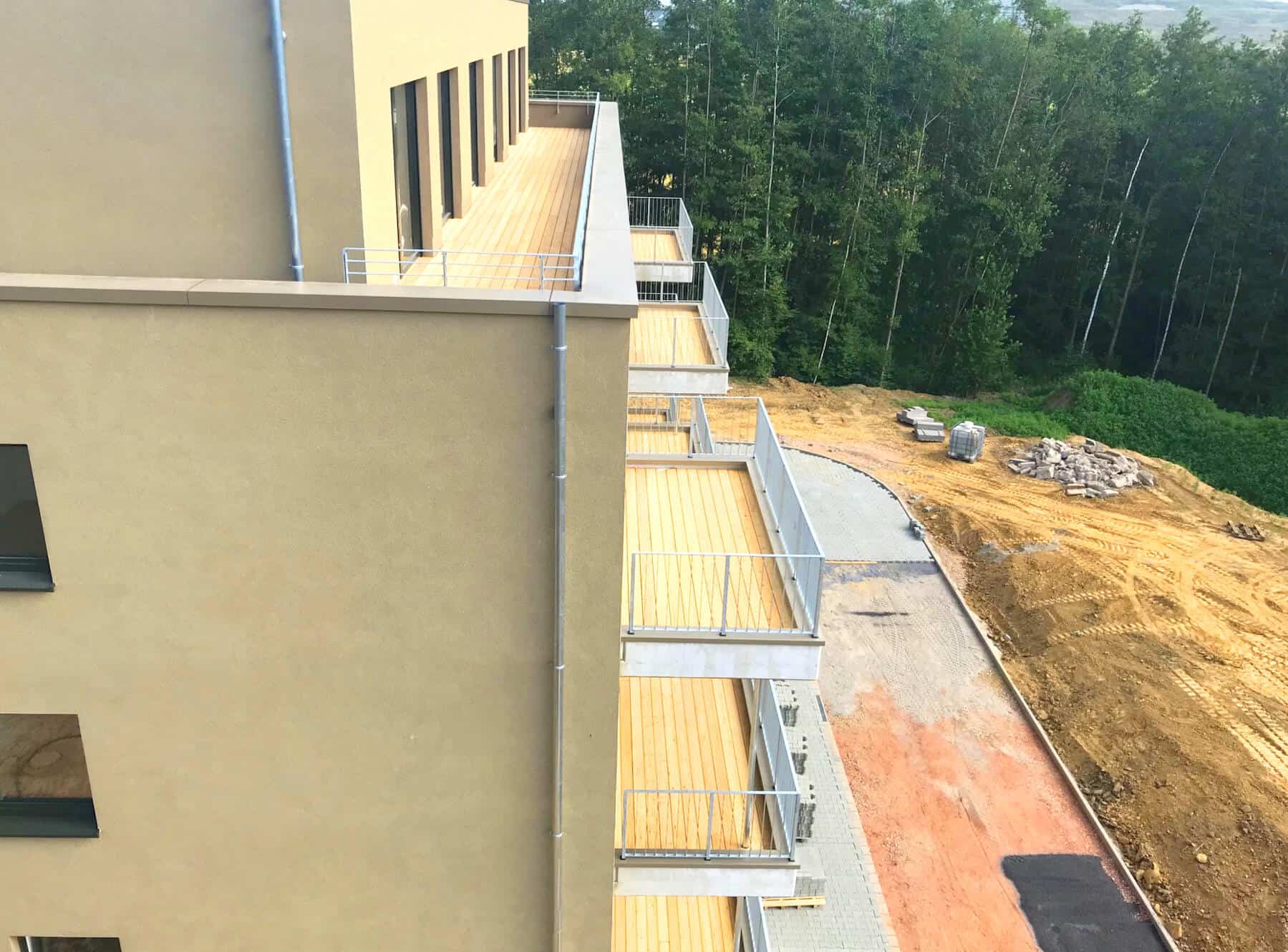 Balkonfußboden aus Holz - natürlich schön