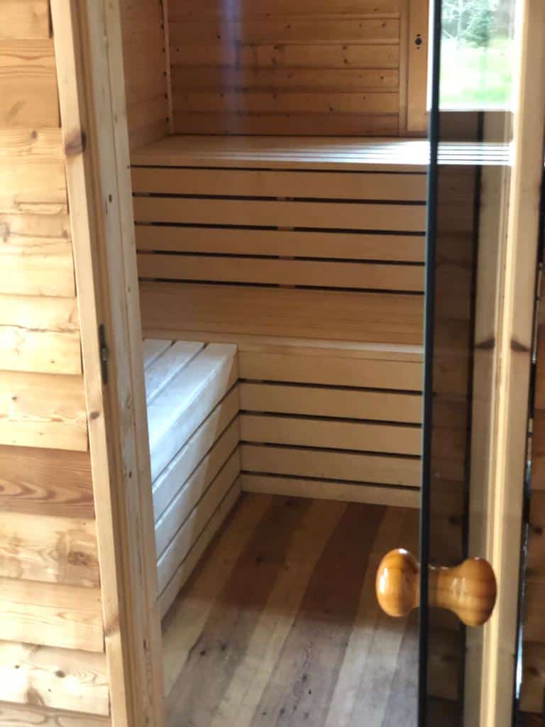 Detailansicht Sauna mit Eckbank