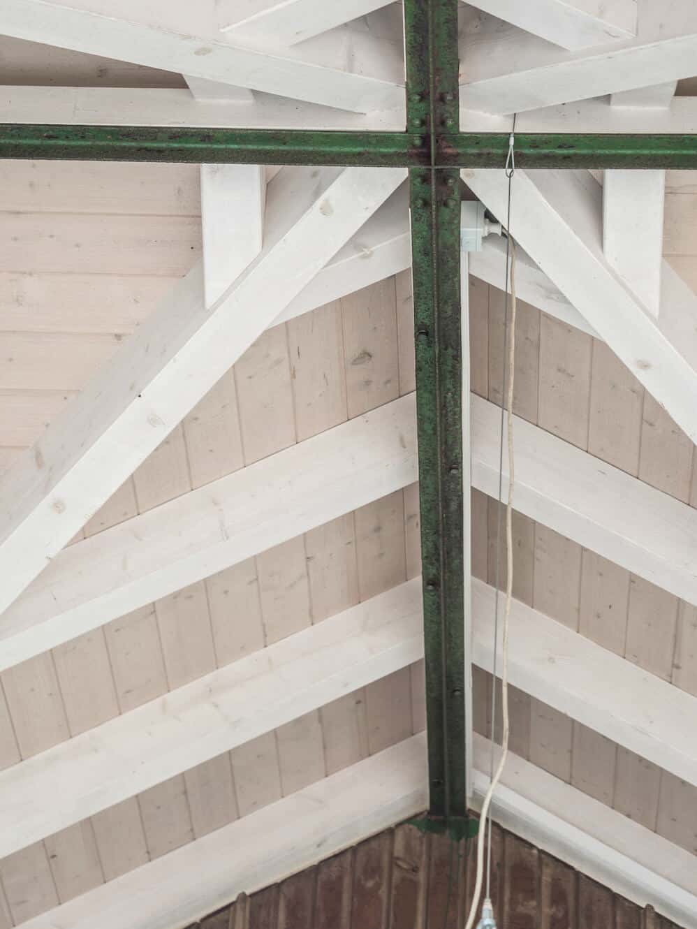 Detailansicht First von innen Kopfbau Beelitz-Heilstätten