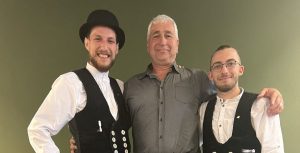 Am 27.07.2023 haben unsere Auszubildenden Johann und Vincent erfolgreich ihre Gesellenprüfung zum Zimmerer abgelegt.